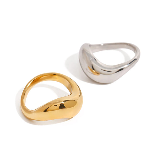 Fluid Curve Ring
