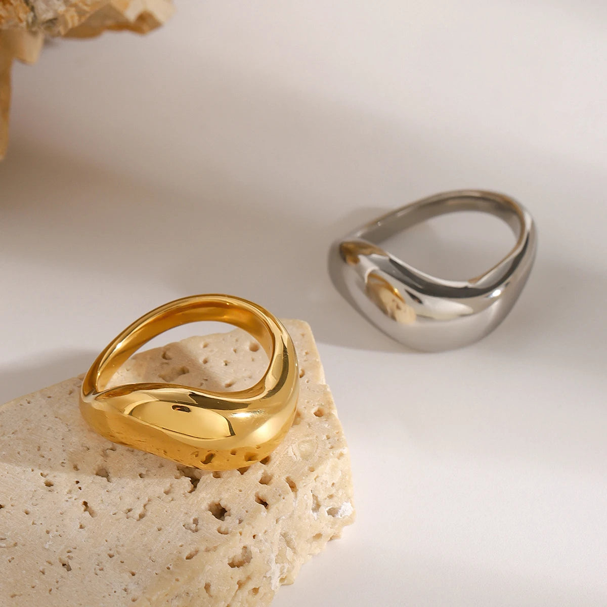 Fluid Curve Ring