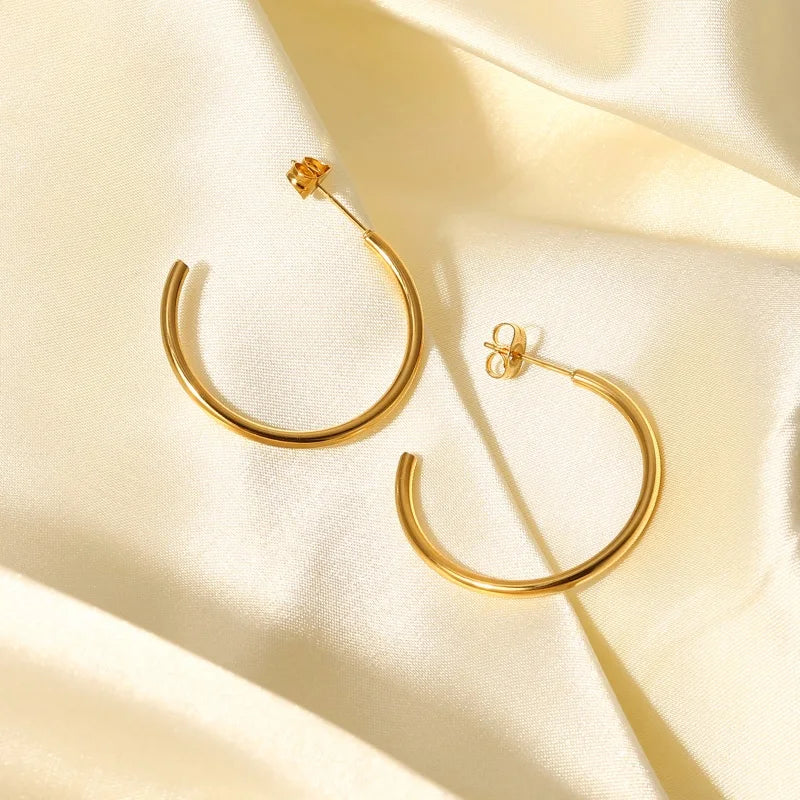Essential Hoops Earrings