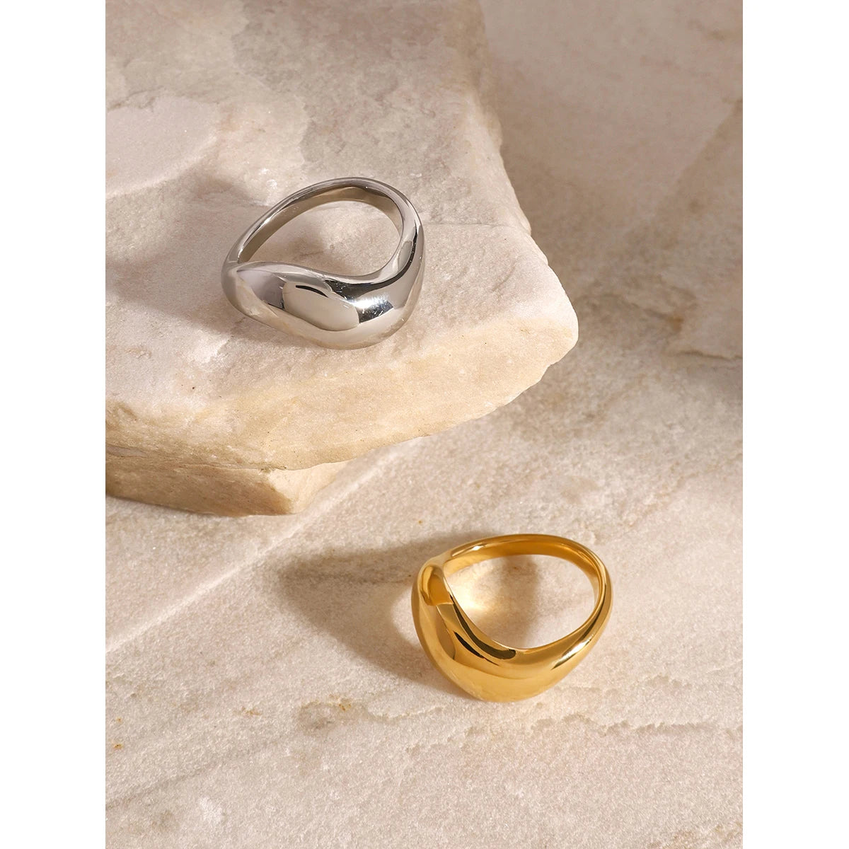 Fluid Curve Ring