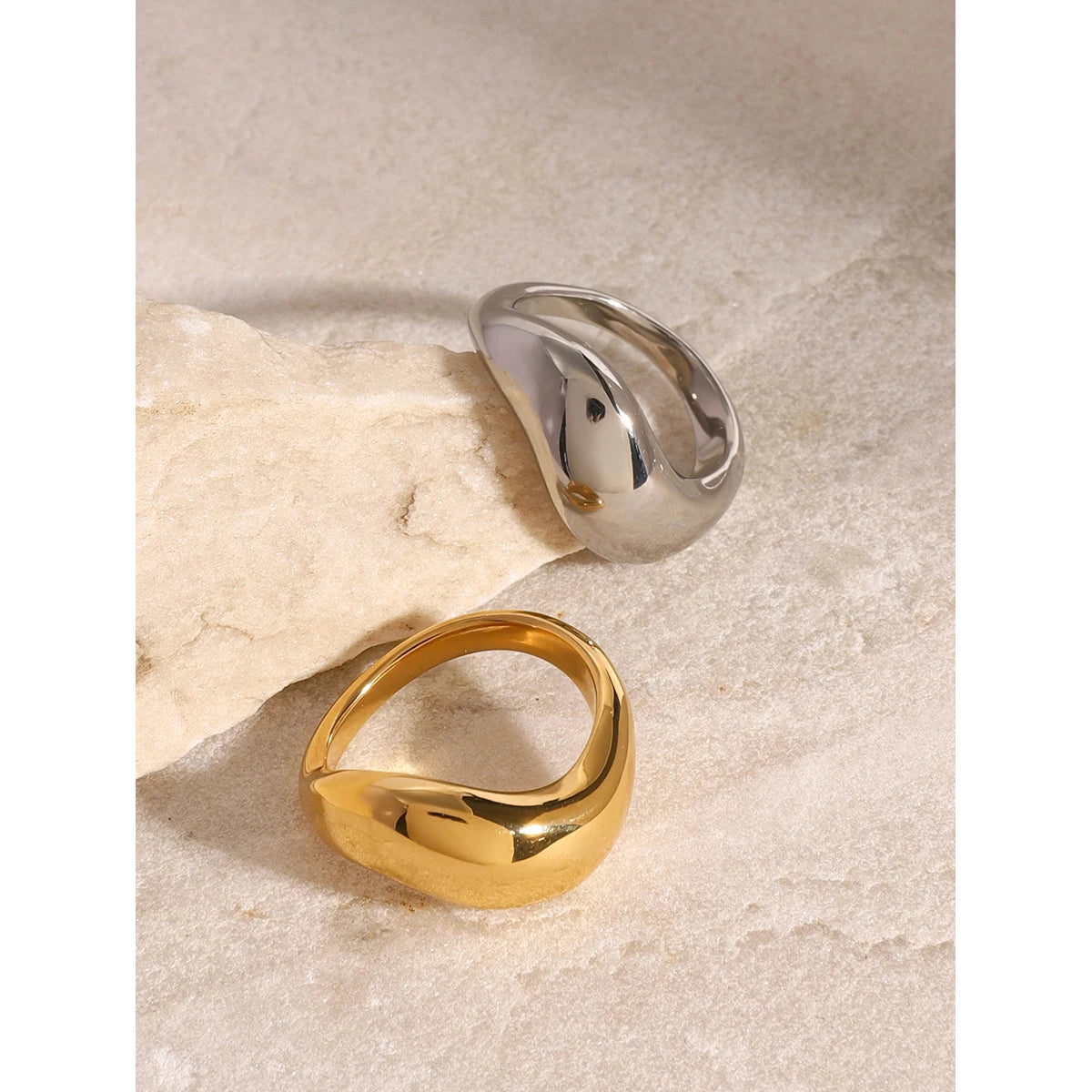 Fluid Curve Ring