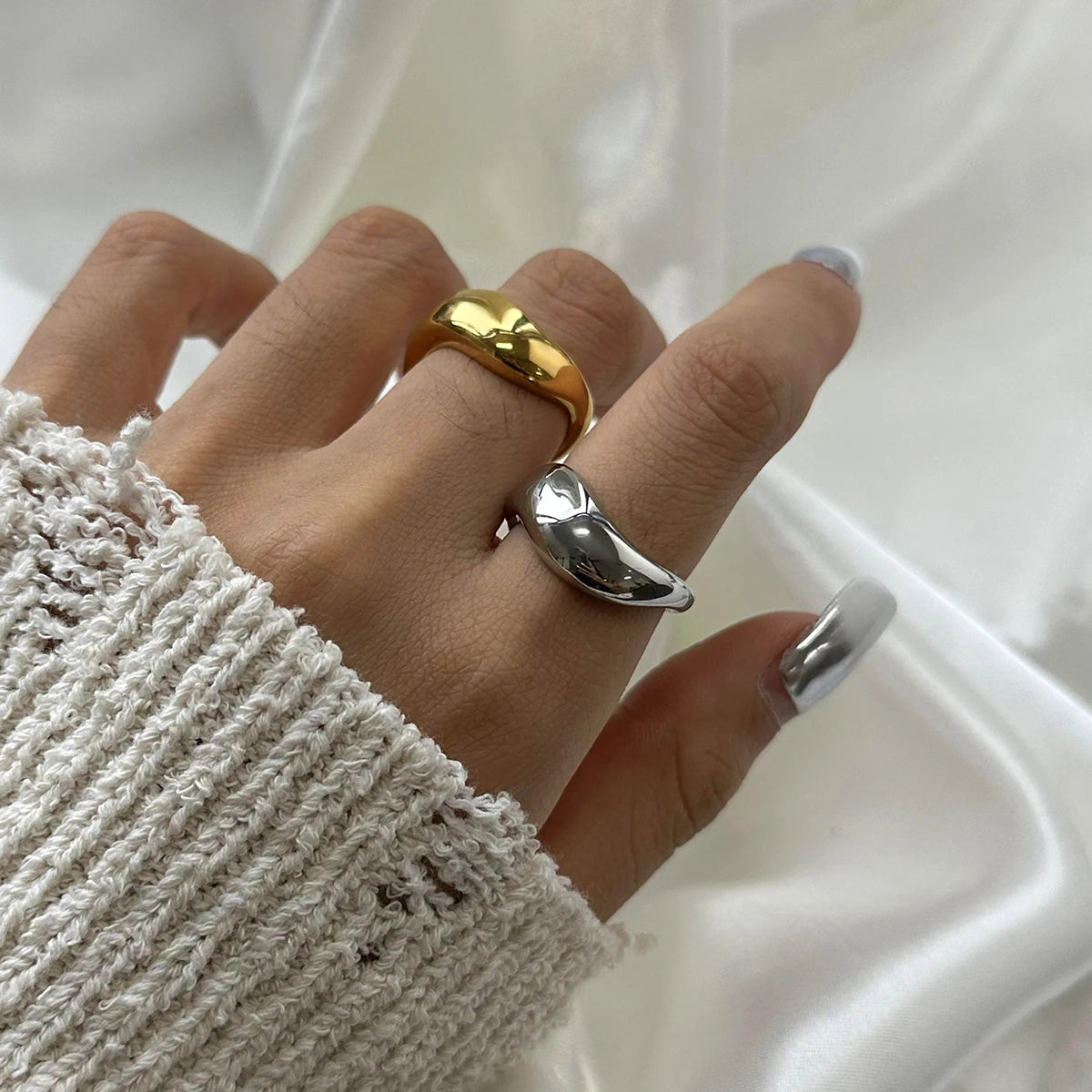 Fluid Curve Ring