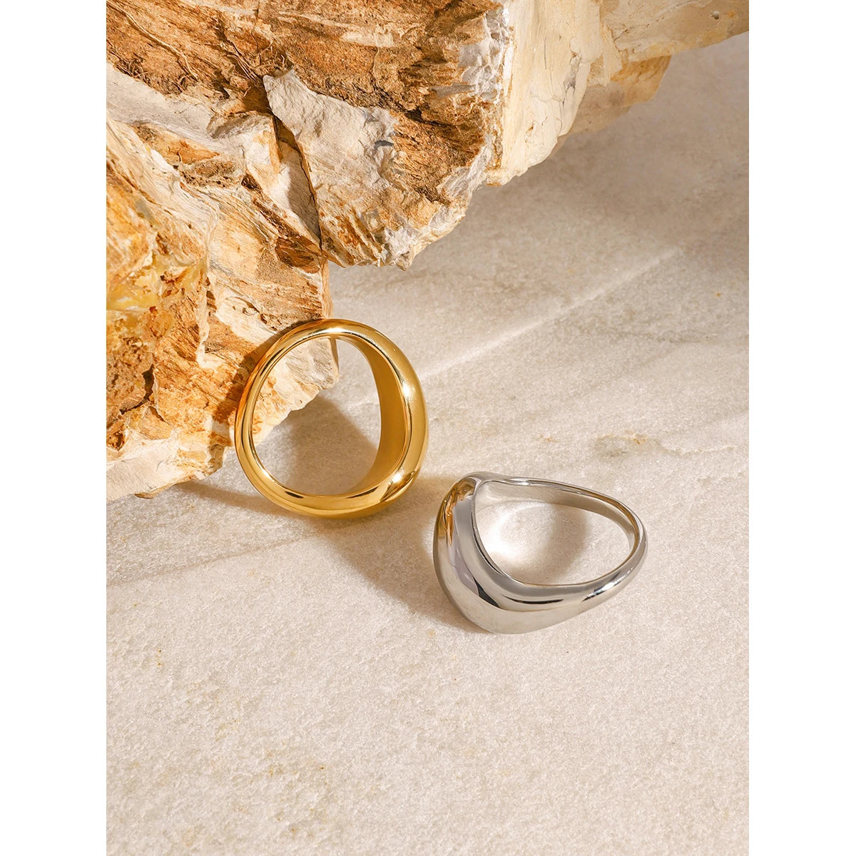 Fluid Curve Ring