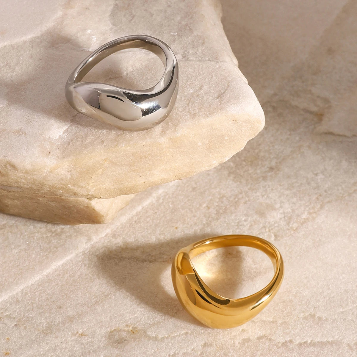 Fluid Curve Ring