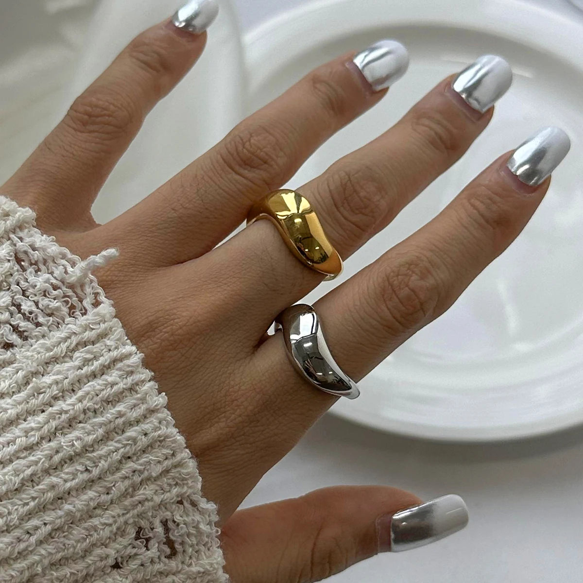 Fluid Curve Ring