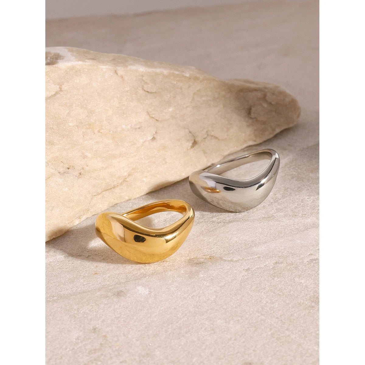 Fluid Curve Ring