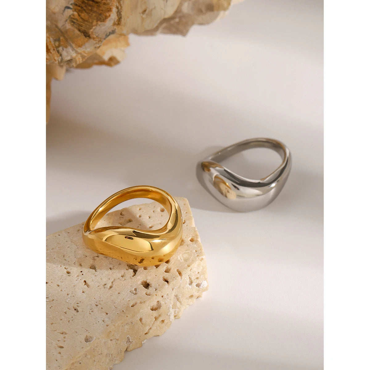 Fluid Curve Ring