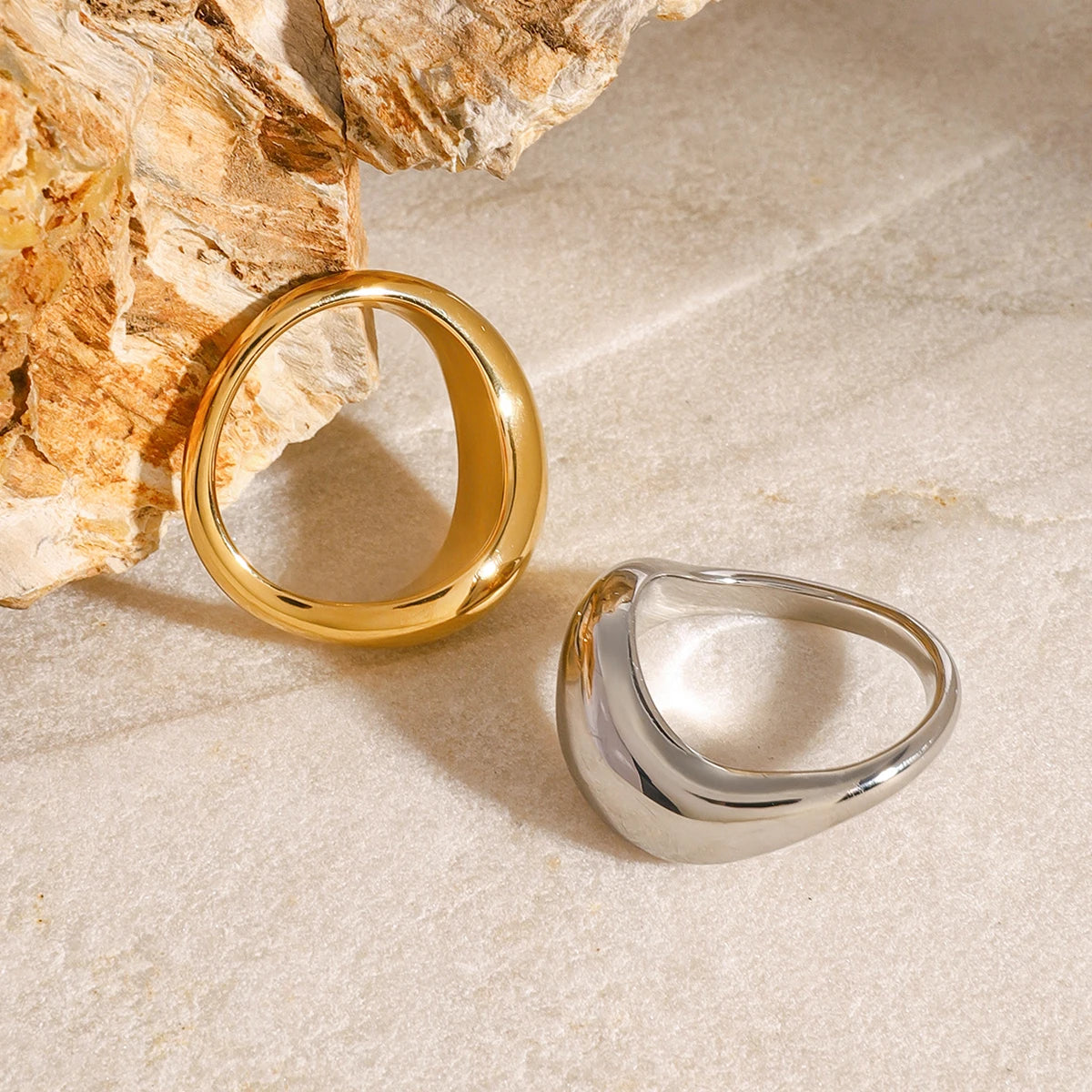 Fluid Curve Ring